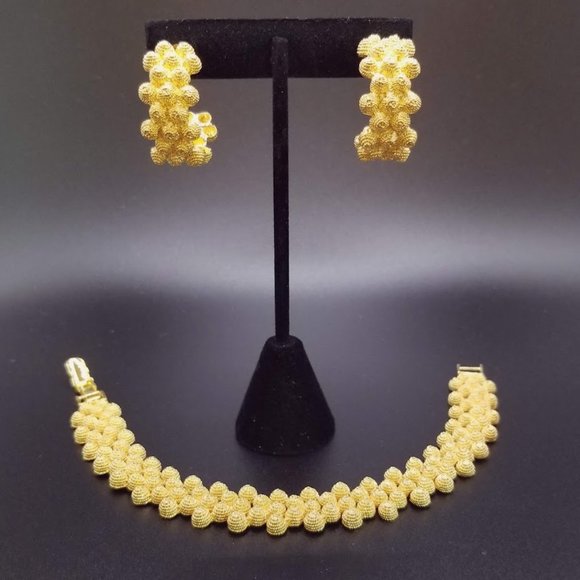 Avon Unsigned Vintage Hazelnut Gold Tone Bracelet & Pierced Earrings Set - Picture 1 of 12